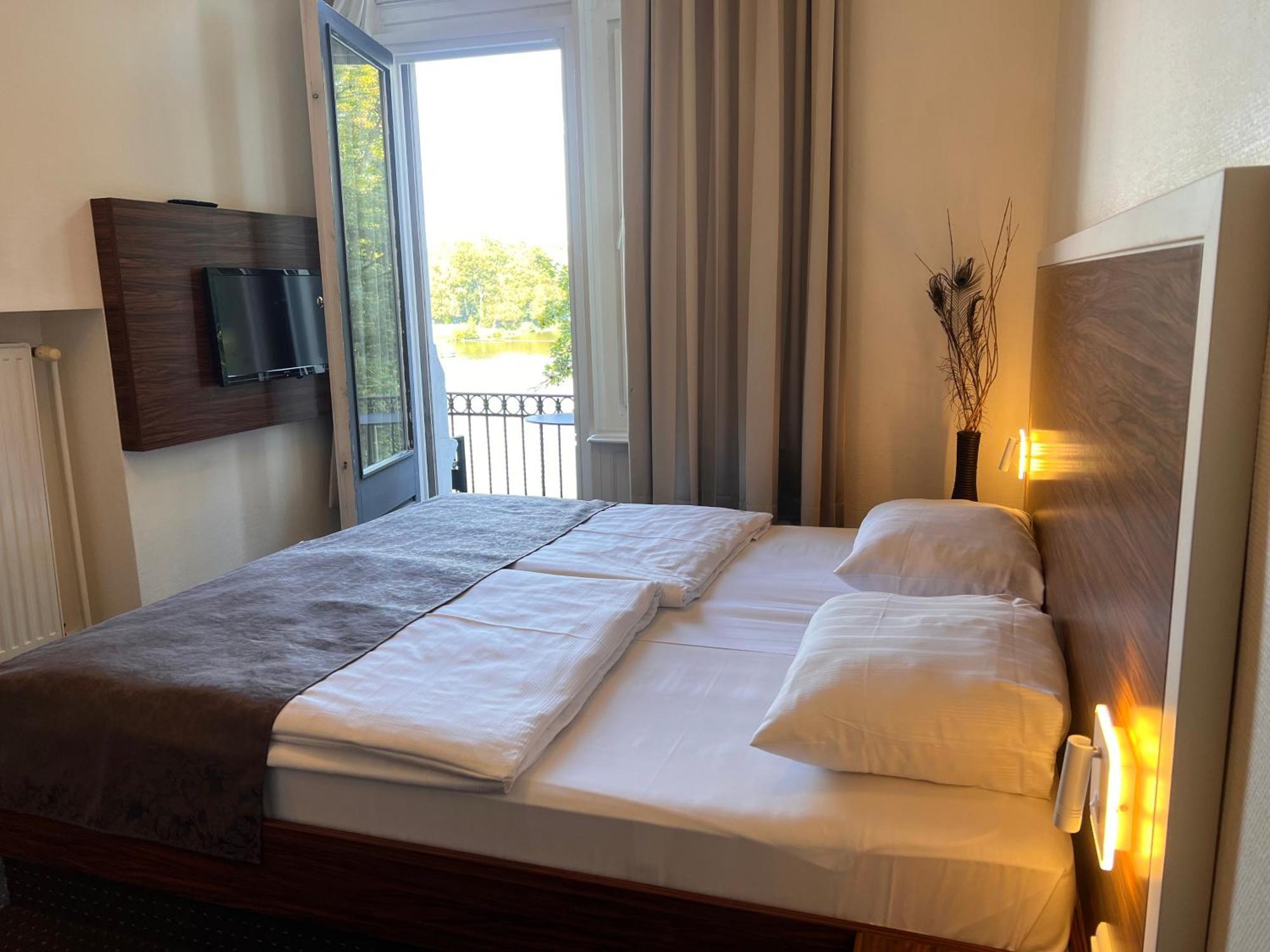 Hotel Excellent Lübeck Exteriör bild